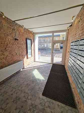 Фасадный дом, реновированный дом, закрытый двор, вход со двора, лестничная клетка Рига