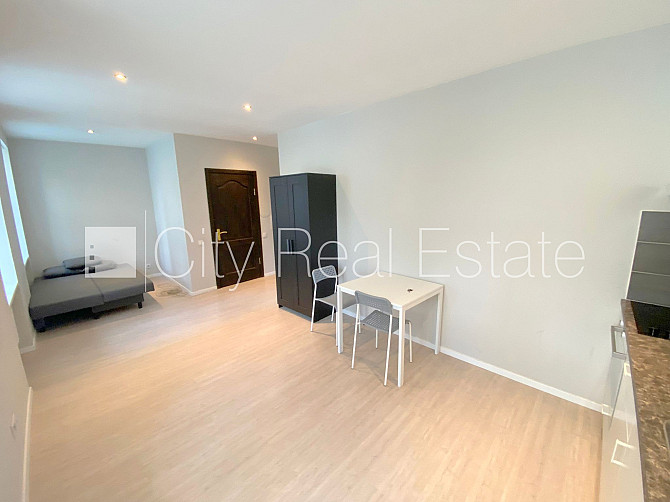 Фасадный дом, реновированный дом, закрытый двор, вход со двора, лестничная клетка Рига - изображение 2