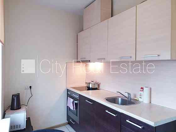 Здание во дворе, реновированный дом, закрытый двор, вход с улицы и со двора, лифт, Рижский район