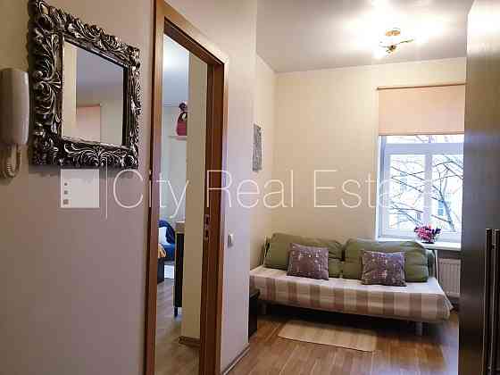 Здание во дворе, реновированный дом, закрытый двор, вход с улицы и со двора, лифт, Рижский район