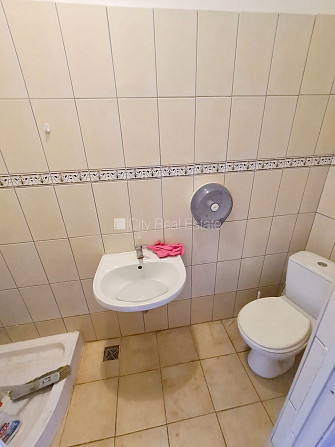 Фасадный дом, реновированный дом, вход с улицы, лифт, лестничная клетка после Рига - изображение 9