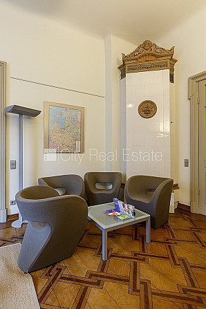 Фасадный дом, реновированный дом, вход с улицы, лестничная клетка после Рига - изображение 10