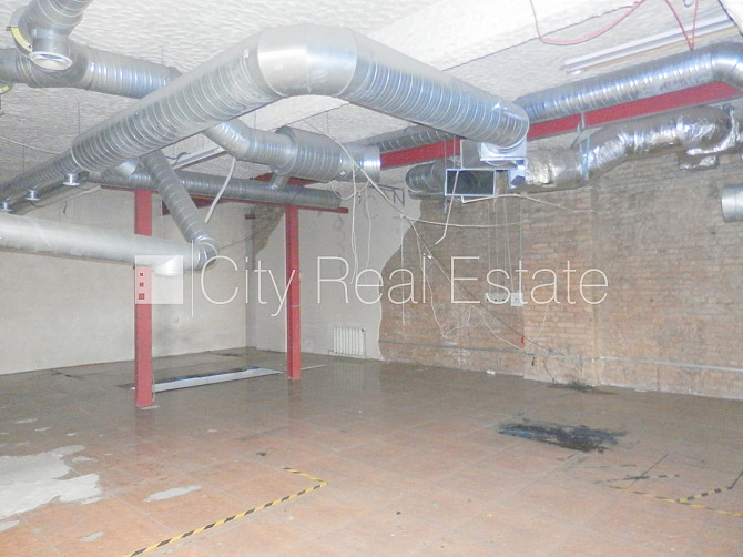 Фасадный дом, закрытый двор, места для нескольких машин, охраняемый двор, объект Рига - изображение 20