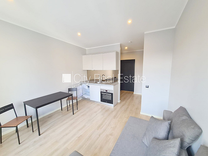 Фасадный дом, реновированный дом, закрытый двор, вход с улицы и со двора, Рига - изображение 2