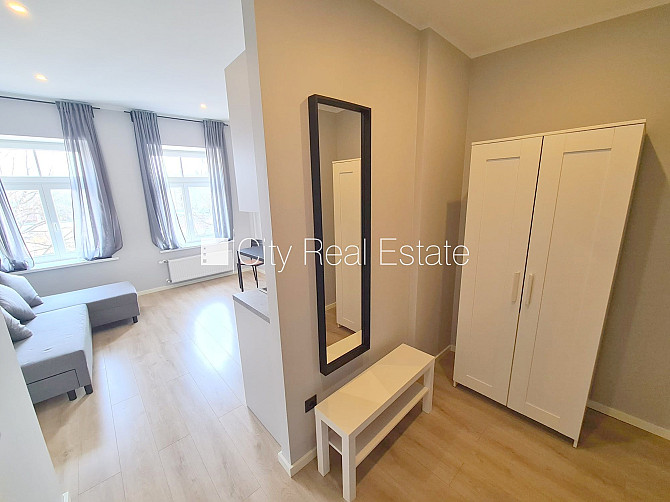 Фасадный дом, реновированный дом, закрытый двор, вход с улицы и со двора, Рига - изображение 9