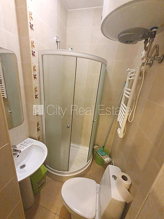 Фасадный дом, реновированный дом, вход с улицы и со двора, лестничная клетка после Рига - изображение 13