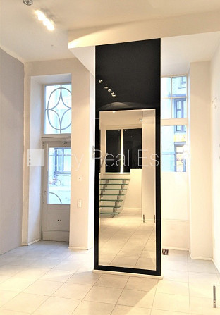 Фасадный дом, плата за обслуживание в месяц 100 EUR, вход с улицы, окна выходят на Рига - изображение 6