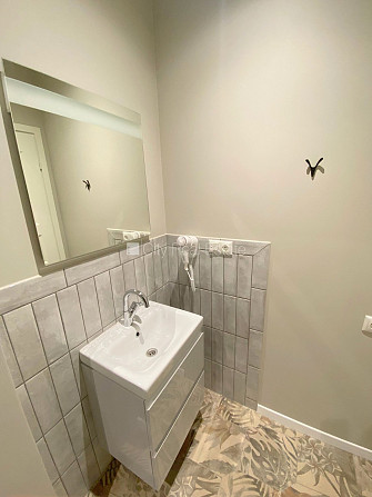 Фасадный дом, реновированный дом, закрытый двор, вход с улицы, лестничная клетка Рига - изображение 7