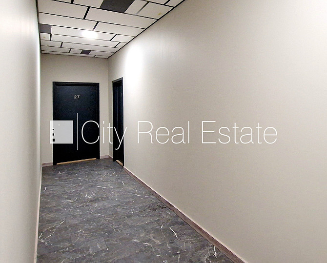 Фасадный дом, реновированный дом, закрытый двор, вход с улицы, лестничная клетка Рига - изображение 14