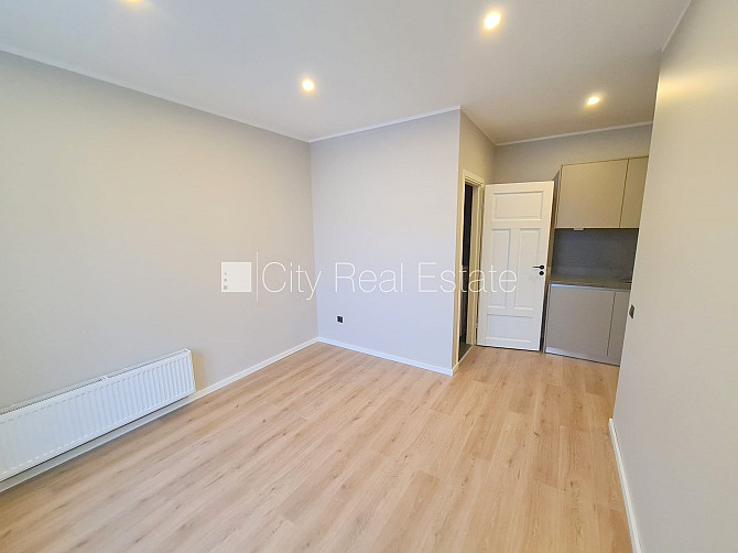 Фасадный дом, реновированный дом, закрытый двор, вход с улицы и со двора, Рига - изображение 5