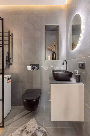 Фасадный дом, реновированный дом, закрытый двор, вход с улицы и со двора, Рига - изображение 17