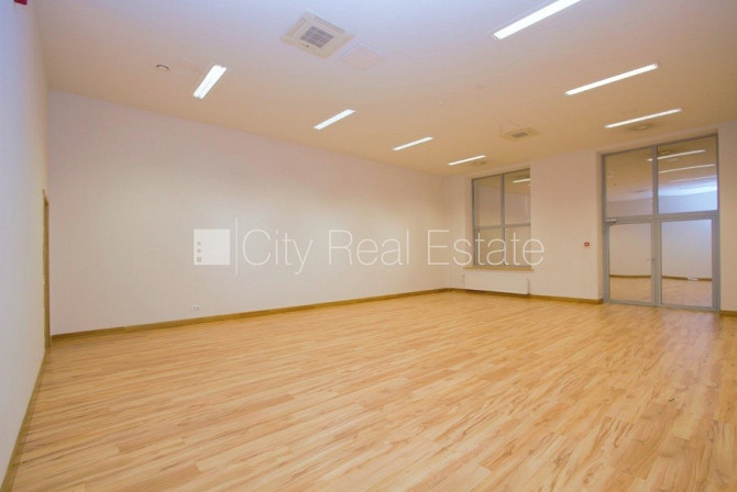 Renovēta māja, viena kvadrātmetra apsaimniekošanas maksa mēnesī  2.85 EUR, apsargāta Rīga - foto 2