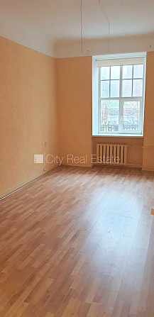 Fasādes māja, renovēta māja, ieeja no ielas, ir lifts, kāpņu telpa pēc kapitālā remonta, Rīga - foto 4