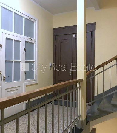 Pagalma māja, renovēta māja, labiekārtots apzaļumots pagalms, teritorijas iebrauktuves vārti Rīga - foto 12