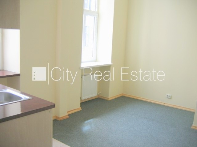 Pagalma māja, renovēta māja, slēgta teritorija, ieeja no pagalma, ir lifts, kāpņu telpa pēc Rīga - foto 18