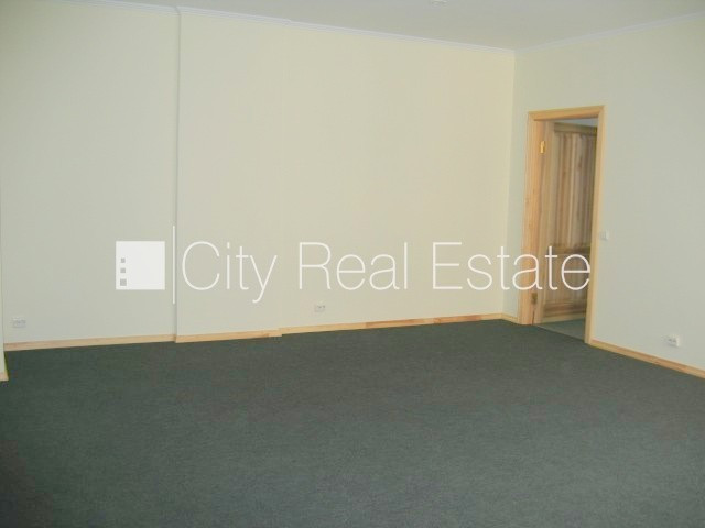 Pagalma māja, renovēta māja, slēgta teritorija, ieeja no pagalma, ir lifts, kāpņu telpa pēc Rīga - foto 15