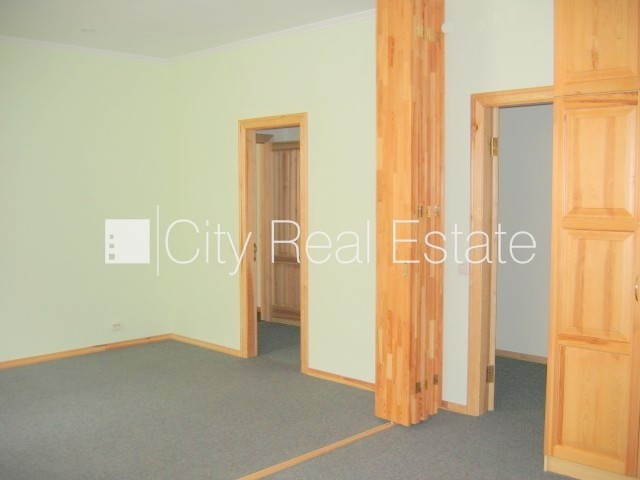 Pagalma māja, renovēta māja, slēgta teritorija, ieeja no pagalma, ir lifts, kāpņu telpa pēc Rīga - foto 4