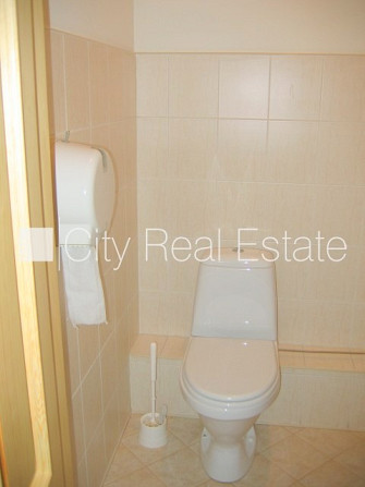 Pagalma māja, renovēta māja, slēgta teritorija, ieeja no pagalma, ir lifts, kāpņu telpa pēc Rīga - foto 7