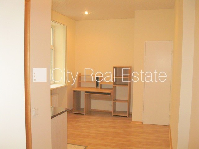 Pagalma māja, renovēta māja, slēgta teritorija, ieeja no pagalma, ir lifts, kāpņu telpa pēc Rīga - foto 2