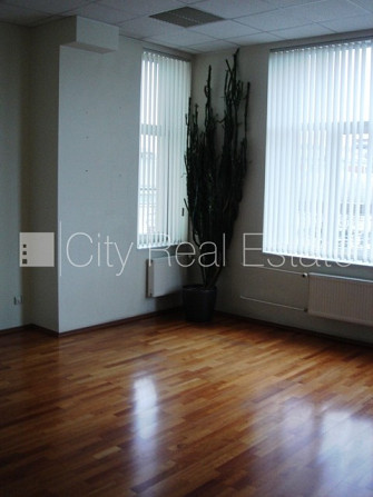 Fasādes māja, restaurēta māja, ieeja no ielas un pagalma, ir lifts, istabas izolētas, viena Rīga - foto 7