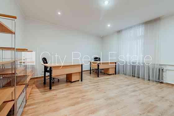 Фасадный дом, реновированный дом, вход с улицы, окна выходят во двор, система Рига