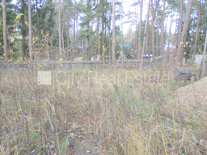 Dvīņu māja, jaunceltne, iežogota teritorija ar koka sētu, apsargāta teritorija, mājā Jūrmala - foto 14