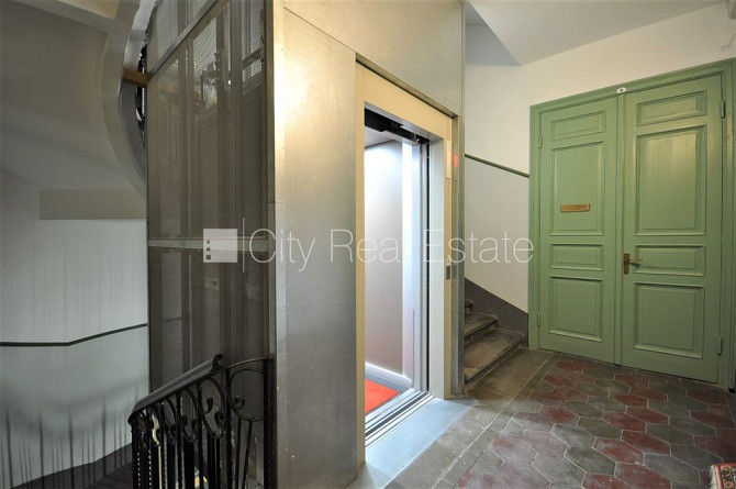 Фасадный дом, реновированный дом, вход с улицы, лифт, лестничная клетка после Рига - изображение 13