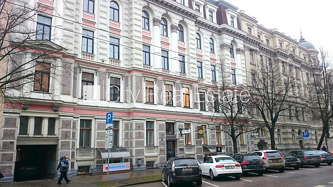 Fasādes māja, renovēta māja, ieeja no ielas, beletāža, ir lifts, kāpņu telpa pēc Rīga - foto 18