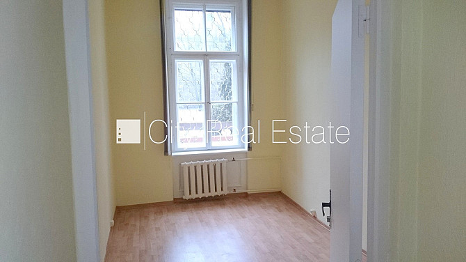 Fasādes māja, renovēta māja, ieeja no ielas, beletāža, ir lifts, kāpņu telpa pēc Rīga - foto 3