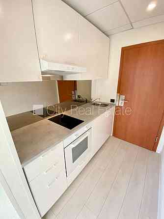 Фасадный дом, реновированный дом, закрытый двор, вход с улицы, лифт, лестничная Рига