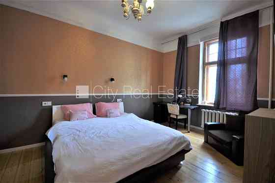 Фасадный дом, реновированный дом, закрытый двор, вход с улицы, лифт, лестничная Рига