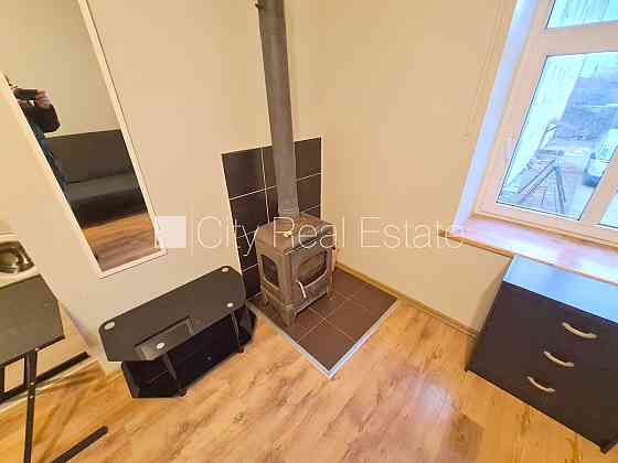 Фасадный дом, вход с улицы, окна выходят во двор, изолированная комната 18 м2, Рига