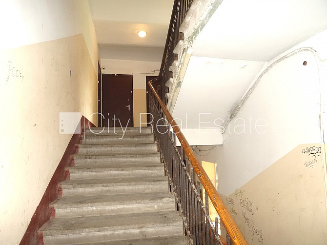 Фасадный дом, вход с улицы, окна выходят во двор, изолированная комната 18 м2, Рига - изображение 18