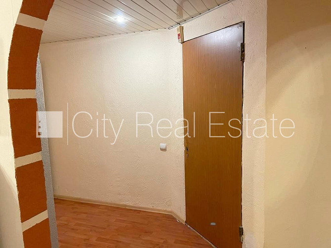 Здание во дворе, закрытый двор, вход с улицы и со двора, окна выходят во двор, Рига - изображение 7