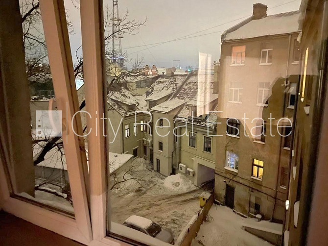 Здание во дворе, закрытый двор, вход с улицы и со двора, окна выходят во двор, Рига - изображение 3