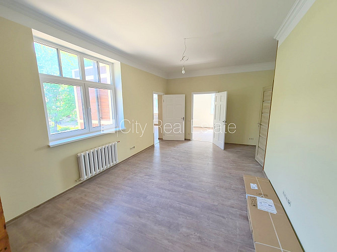 Новостройка, фасадный дом, благоустроенный озеленённый двор, закрытый двор, Рига - изображение 1