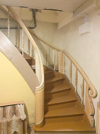 Фасадный дом, вход с улицы, окна выходят на улицу, одна изолированная комната, Рига - изображение 8