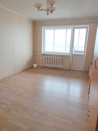 Фасадный дом, кирпичные стены, благоустроенный озеленённый двор, лестничная Тукумс и Тукумский край - изображение 1