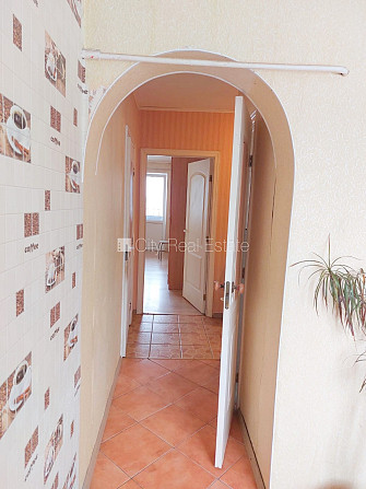 Фасадный дом, кирпичные стены, благоустроенный озеленённый двор, лестничная Тукумс и Тукумский край - изображение 7