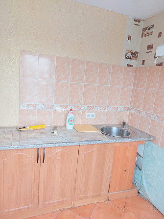 Фасадный дом, кирпичные стены, благоустроенный озеленённый двор, лестничная Тукумс и Тукумский край - изображение 11