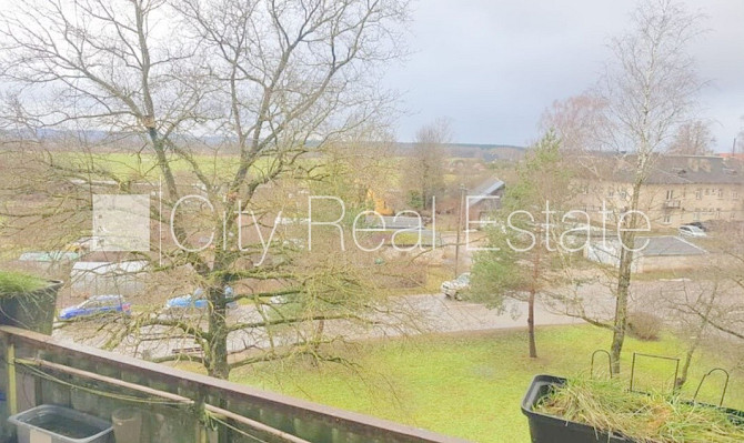 Фасадный дом, кирпичные стены, благоустроенный озеленённый двор, лестничная Тукумс и Тукумский край - изображение 3