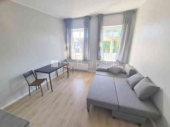 Фасадный дом, реновированный дом, закрытый двор, вход с улицы и со двора, Рига