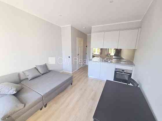 Фасадный дом, реновированный дом, закрытый двор, вход с улицы и со двора, Рига