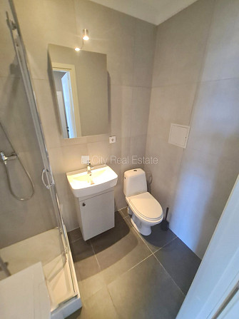 Фасадный дом, реновированный дом, закрытый двор, вход с улицы и со двора, Рига - изображение 8