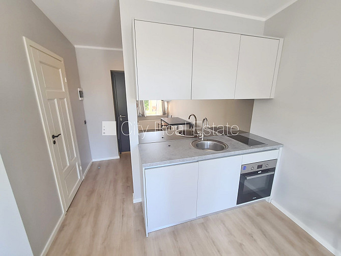 Фасадный дом, реновированный дом, закрытый двор, вход с улицы и со двора, Рига - изображение 2