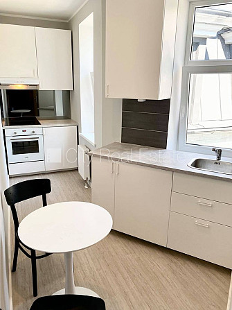 Здание во дворе, реновированный дом, закрытый двор, вход с улицы и со двора, Рига - изображение 2