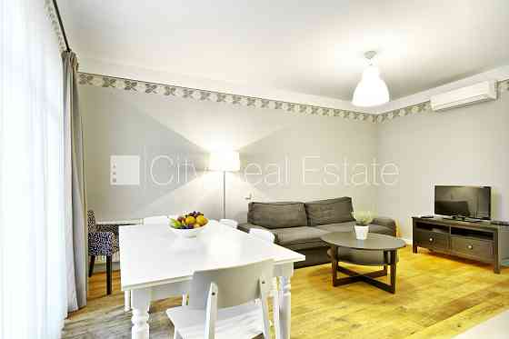 Благоустроенная озеленённая территория, место для машины, количество спален 2 Юрмала