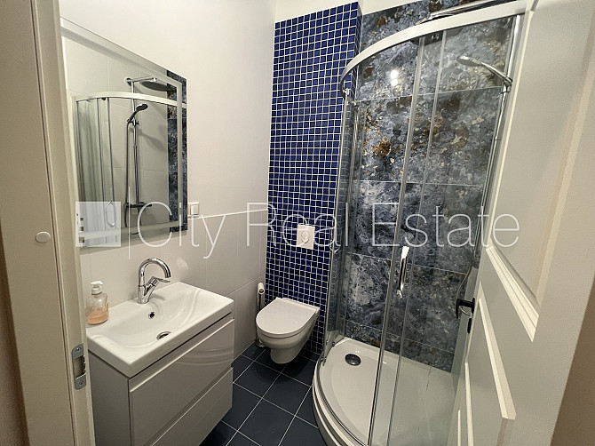 Фасадный дом, реновированный дом, подъездная дорога покрыта брущаткoй, Рига - изображение 7