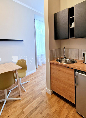 Фасадный дом, реновированный дом, благоустроенная озеленённая территория, Рига - изображение 2