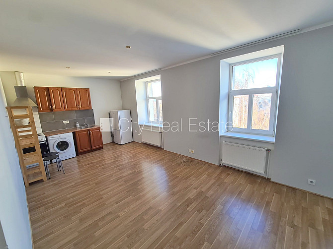 Фасадный дом, реновированный дом, закрытый двор, вход с улицы и со двора, Рига - изображение 2